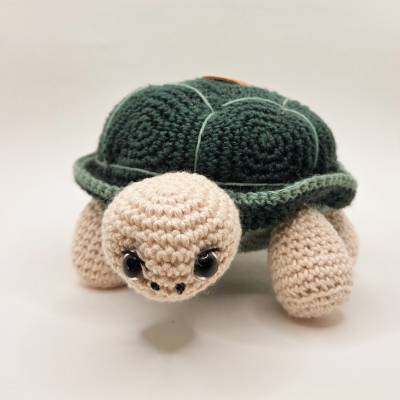 Gehäkelte Schildkröte Salomon (20 cm) | Hochwertiges Amigurumi aus Baumwolle | Handgefertigt als Geschenk und Dekoration