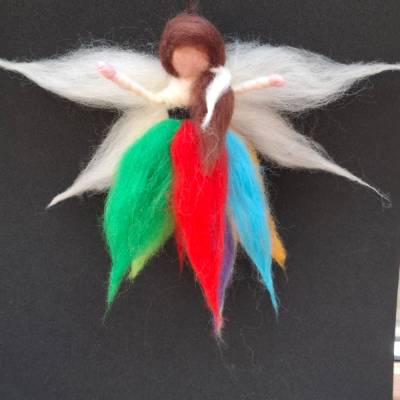 Regenbogenelfe, gefilzt aus Märchenwolle