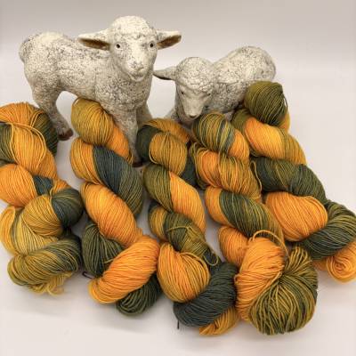 Sockenwolle 4-fach handgefärbt "Maisfeld"