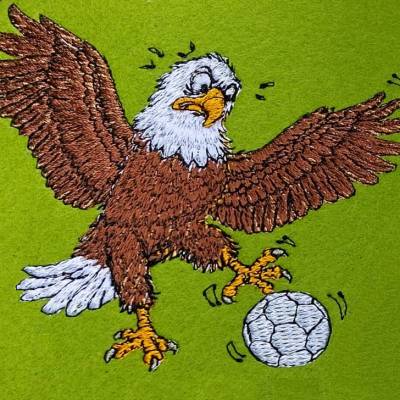 Fußball Adler Stickdatei 12-14x18cm – Lustiges Fußballmotiv für deine Stickmaschine