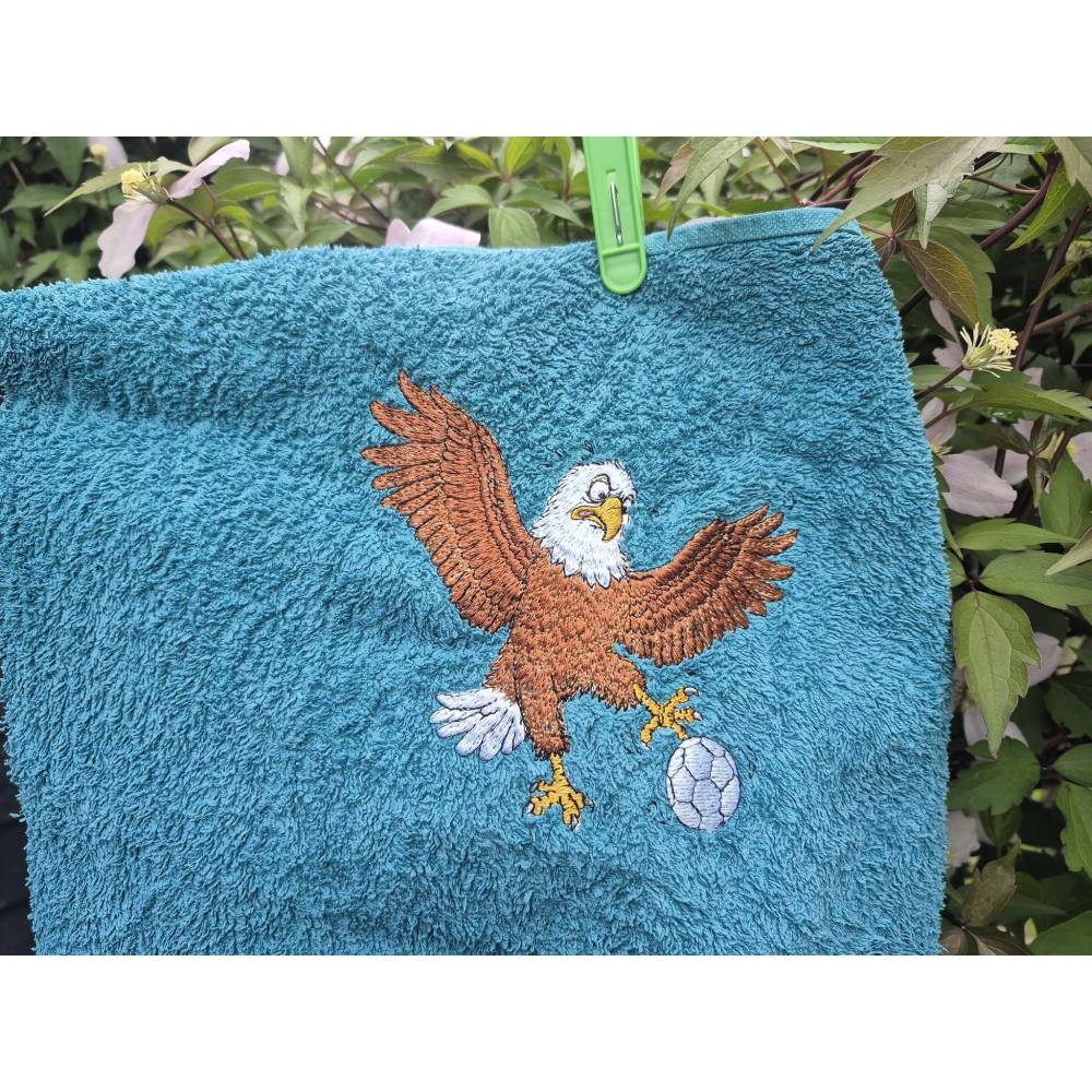 Fußball Adler Stickdatei 12-14x18cm – Lustiges Fußballmotiv für deine Stickmaschine Bild 10
