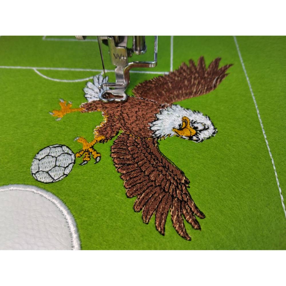 Fußball Adler Stickdatei 12-14x18cm – Lustiges Fußballmotiv für deine Stickmaschine Bild 2