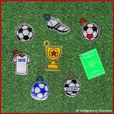 Bastelvorlagen für Reflektor Anhänger mit Fußball Motiven