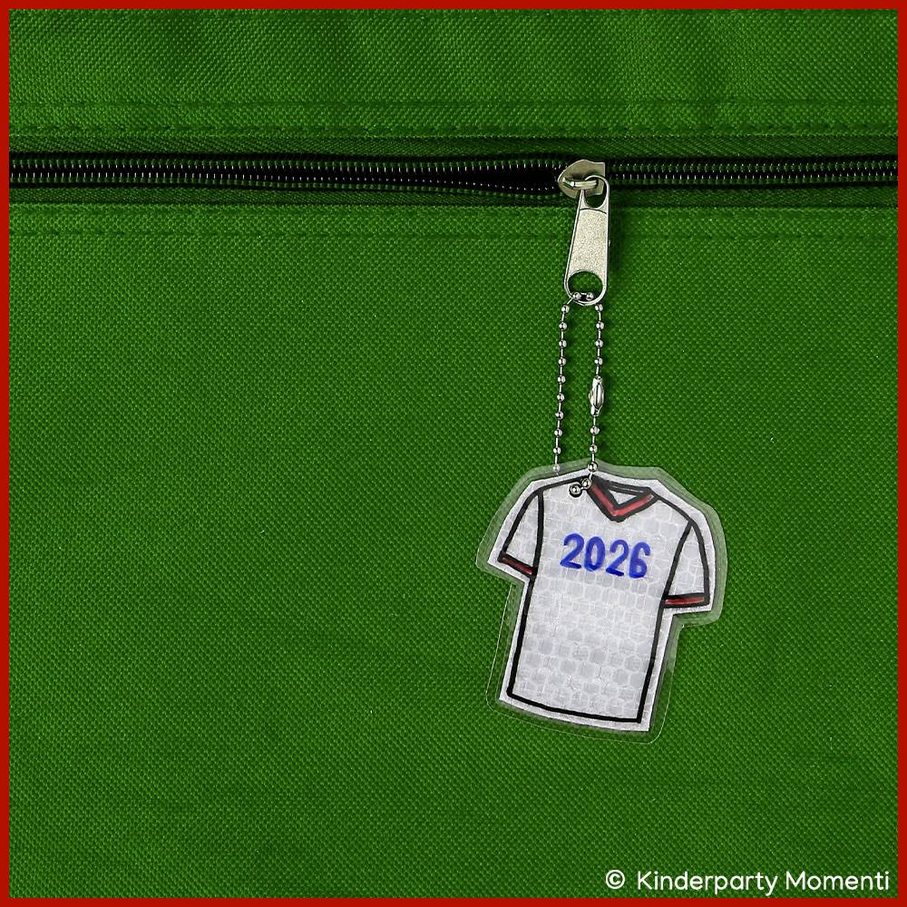 Bastelvorlagen für Reflektor Anhänger mit Fußball Motiven Bild 6