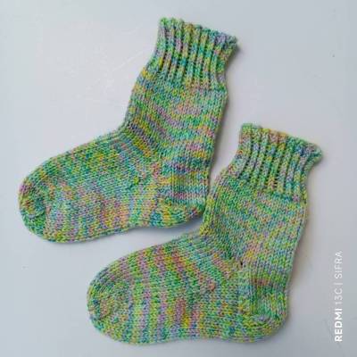 Handgestrickte Babysöckchen Gr. 80/86 aus Merinowolle/Seide