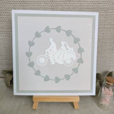 Originelle Hochzeitskarte mit Brautpaar auf Fahrrad – Handgefertigte Glückwunschkarte zur Hochzeit