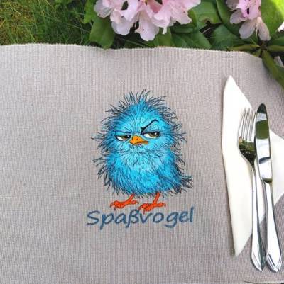 Stickdatei zerzauster Vogel 10x10cm – Lustiges Motiv mit skeptischem Blick für kreative Projekte