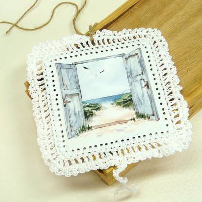 Geschenkanhänger, quadratisch, bedruckter Fotokarton, maritimes Motiv, umhäkelt mit Baumwollgarn