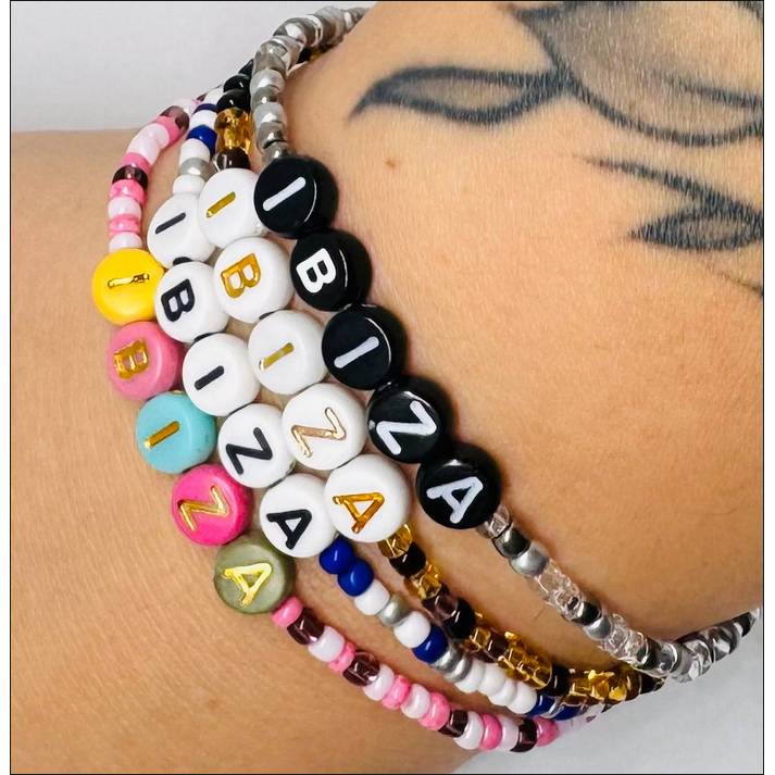 Personalisiertes Ibiza Armband – Wunschtext Boho Perlenarmband, Handmade Festival Schmuck Bild 1