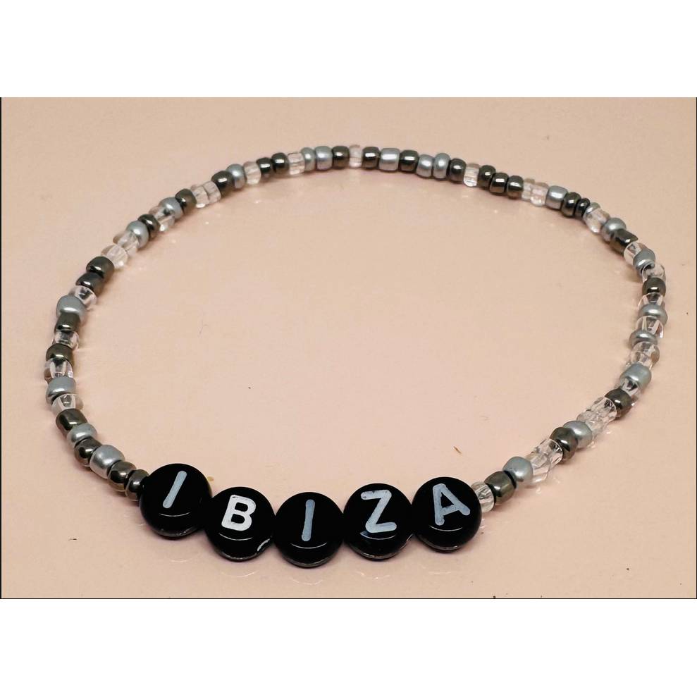 Personalisiertes Ibiza Armband – Wunschtext Boho Perlenarmband, Handmade Festival Schmuck Bild 2