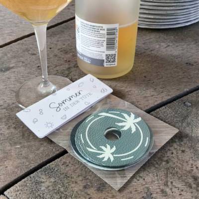 Sommer in der Tüte: 4er Set Glasmarkierer/Untersetzer Palmen-Edition mit Leuchteffekt