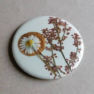 Taschenspiegel, Sauerampfer und Gänseblümchen, handgemacht.