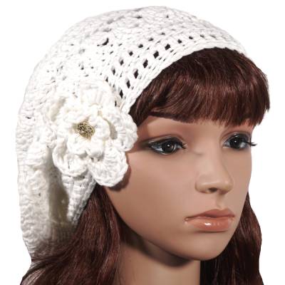 Damen Beanie Weiße Blume – Handgehäkelte Sommermütze aus Baumwolle, Größe L