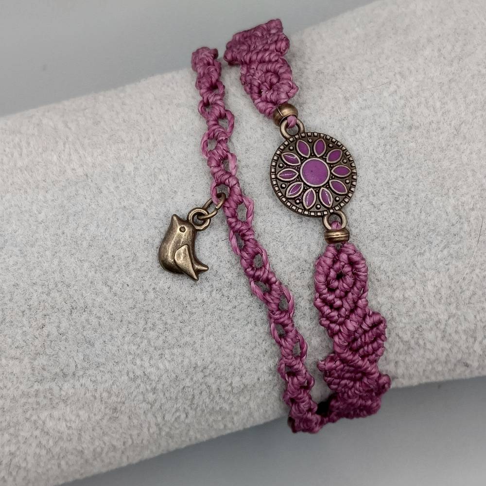 Makramee Armband 2in1, wirkt optisch wie zwei Armbänder Bild 1