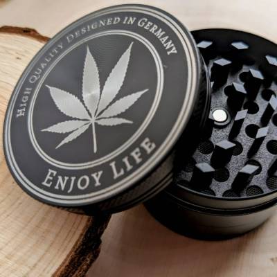 Kräutermühle mit Lasergravur - Weed Grinder mit Aufbewahrungsbox