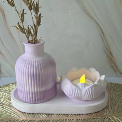 3-teiliges Set: Dekotablett oval, Vase für Trockenblumen und Lotusblume aus Raysin in einem Farbverlauf aus Weiß & Lila