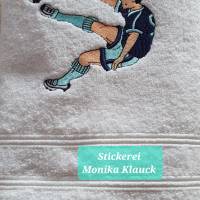 Handtuch weiß 50 x 100 mit Fußballspieler im Outfit der deutschen Mannschaft