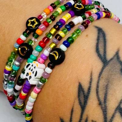 Perlenarmband mit Eule, Mond, Stern & Herz – Handgemachtes Kawaii Boho Armband Y2K Unikat