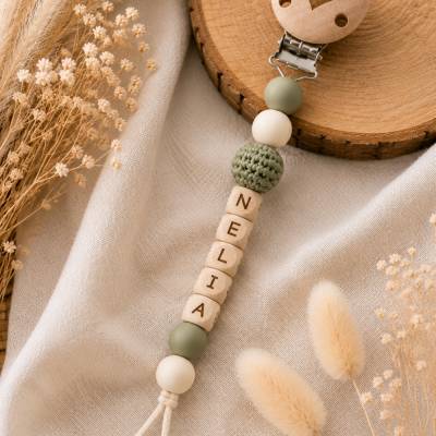 Personalisierte Schnullerkette "Nelia" – Boho-Stil mit Holzherz-Clip