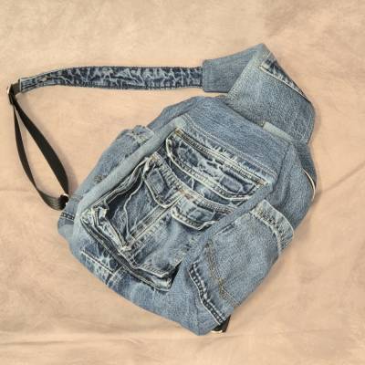 Upcycling-Meisterwerk: Die Umhängetasche aus Jeans-Upcycling