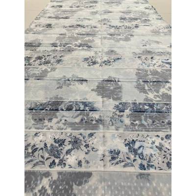 Coupon Exklusiver Jacquard Stoff 3,80m – Weiß/Blau Floral – Aufwendige Spitzen-Bordüren & Stickerei