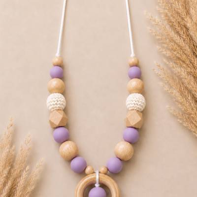 Stillkette & Greifkette Boho-Stil – Personalisiertes Baby-Accessoire mit Holzring (Lila/Natur)