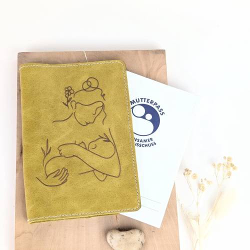 Mutterpasshülle aus Leder zur Schwangerschaft - ein nachhaltiges Geschenk zur Geburt