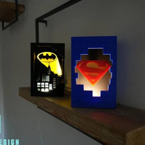 Superman LED Diorama | 3D-gedruckte Superhelden-Lampe | DC inspirierte Deko | Sammlerstück | Geschenk für Comic Fans