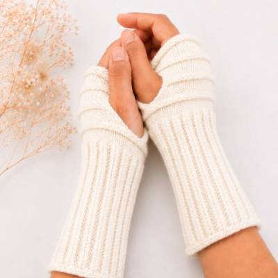 Pulswärmer 100 % Merino-Wolle handgestrickt cremeweiß mit Daumenloch - Damen - Einheitsgröße - Modell 4