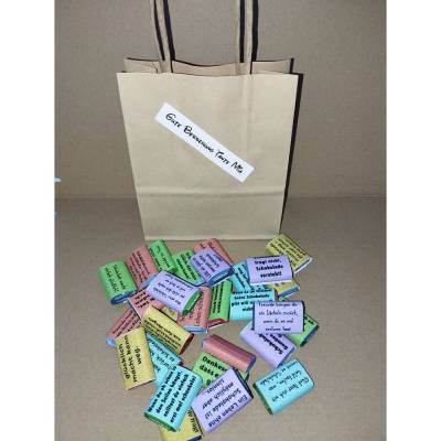 30 Täfelchen mit verschiedenen Sprüchen und eine kleine Verpackung mit Lieblingsmensch
