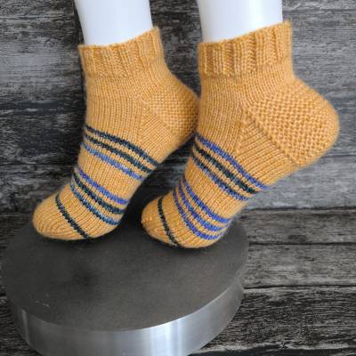 Handgestrickte kurze Kuschelsocken "Wüstensand & Nachthimmel" – Mit Angora, Gr. 37/38