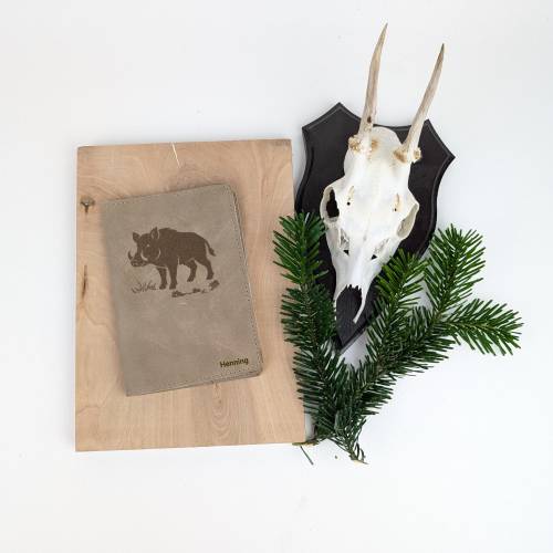 Jagdscheinhülle personalisiert aus Leder - persönliches Geschenk für Jäger 