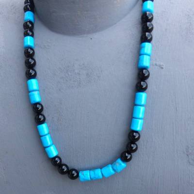 trendige Edelstein-Kette türkisblau-schwarz, Accessoire für jeden Tag, raffinierte Farbkombination, praktischer Magnet,