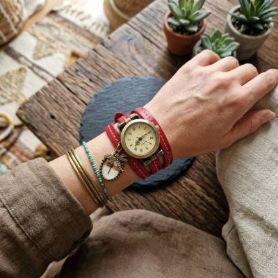 Wickeluhr Vintage aus Leder – Dreifach gewickelte Lederarmbanduhr mit römischen Zahlen