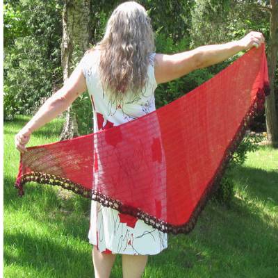 Dreieckstuch Sommerglut – Handgestrickt & gehäkelt, luftig-leichter Farbverlauf, Unikat
