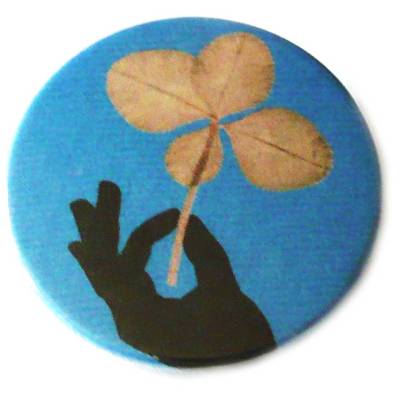 Glücksklee. Button, Magnet, Taschenspiegel oder Flaschenöffner, handgemacht.