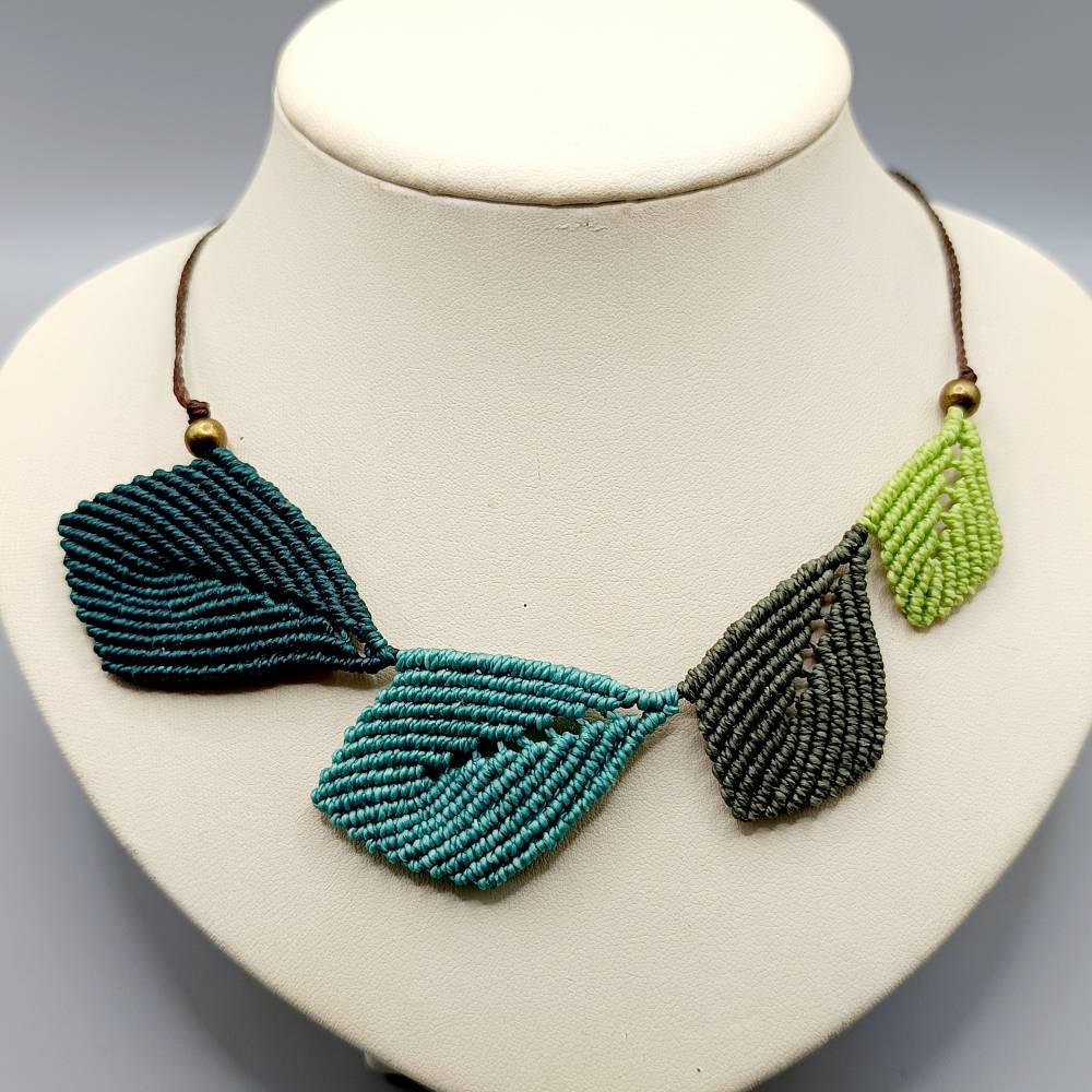 Makramee Kette mit Blättern in petrol, türkis, olive, grün Bild 3