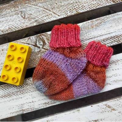 Handgestrickte Babysocken / Söckchen *Rosen* Fußlänge ca.10cm, Gr. 16
