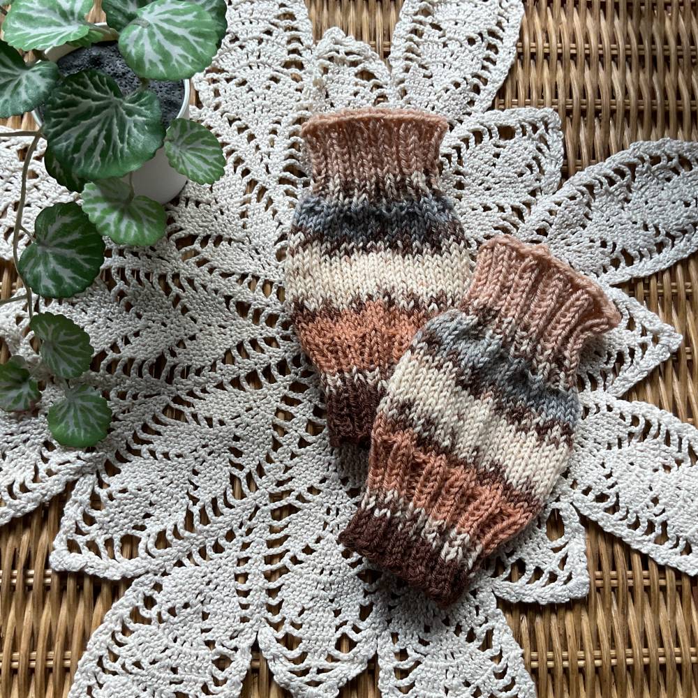 Babystulpen gemustert, beige, braun, grau, natur,handgestrickt, ca. ab 3 Monate, Stulpen für Babys, Beinwärmer, Geschenk