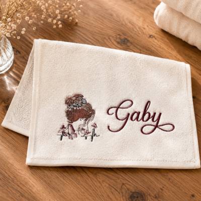 Personalisiertes Gästehandtuch Naturweiß | Mit Wunschname & Mädchen-Stickerei | 30 × 50 cm | 100 % Baumwolle