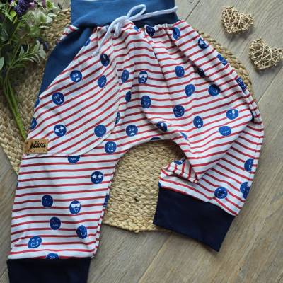 Sommerliche Unikat-Shorts / Knickerbocker Gr. 116/122 / Kinder Pants / Rote gestreift Unisex Sommerhose
