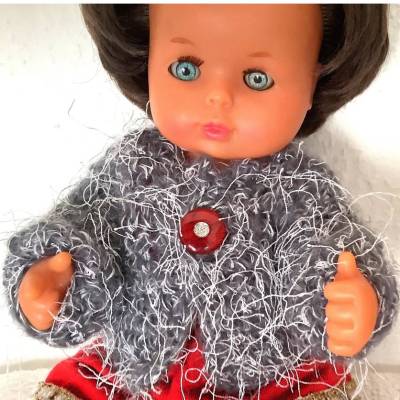 Puppenjacke schwarz-grau aus Fransenwolle handgestrickt von Hobbyhaus