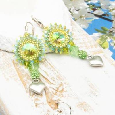 elegante beadwork ohrringe in grün grau geschenkidee frau freundin, weihnachten, geburtstag, boho style, unikatschmuck