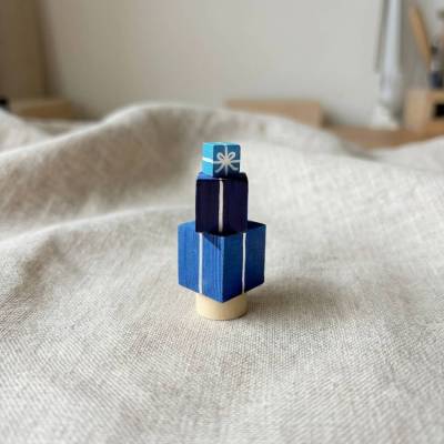 Handbemalter Geschestapel in blau | Stecker für Jahresring | Passend für Grimms Jahresringe