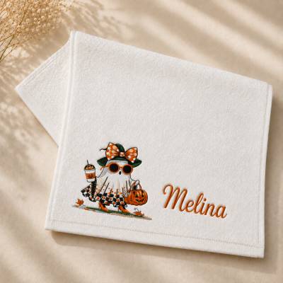 Personalisiertes Halloween-Handtuch | Geist-Stickerei mit Wunschname | 30 × 50 cm | 100 % Baumwolle | Halloween Geschenk