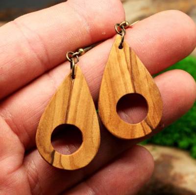 Olivenholz Ohrringe hängend • handgemachte Ohrringe aus Holz • besondere Ohrringe tropfenform & Ohrringe Olivenholz
