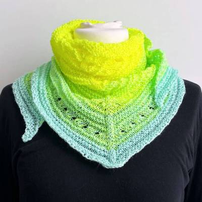 Kleines Dreiecktuch in Neon Farbverlauf aus weichem Bauschgarn handgestrickt ca 45 x 130 cm