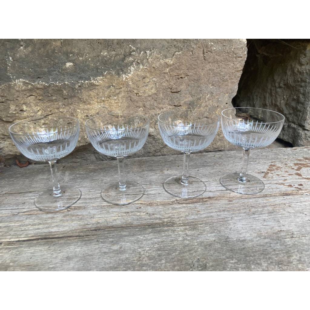 4er Set Likörschalen Likörgläser geschliffene Streifen facettierter Stiel 50er 60er Jahre