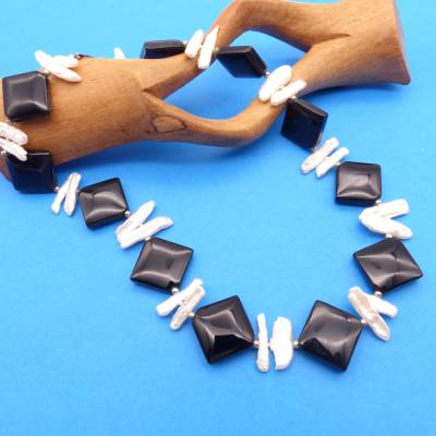 Collier, Perlenkette, schwarz, weiß, Onyx, Biwakperlen, Edelsteinkette, 49 cm