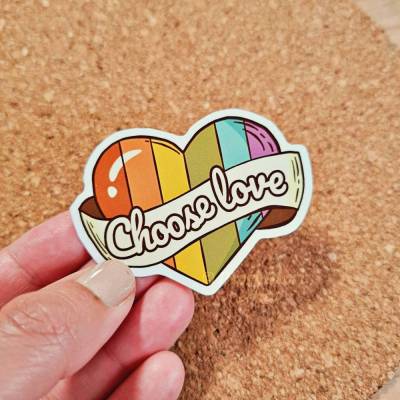 Choose Love Vinyl-Sticker | Retro Regenbogenherz | Die-Cut Aufkleber | Wasserfester Laptop-Aufkleber | Liebe statt Hass